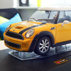 Das Modell eines gelben Minis.